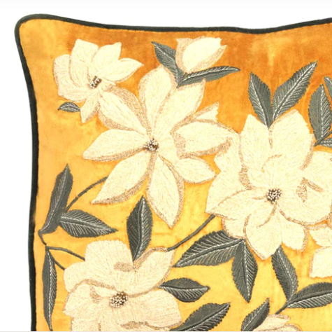 Mangoliacae Velvet Cushion Cover